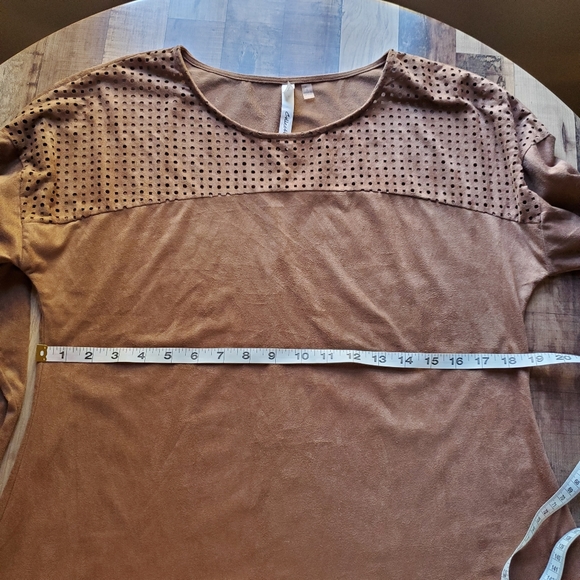 Ny collection tan brown faux suede perforated cutout tunic top fall shirt small - Picture 10 of 15